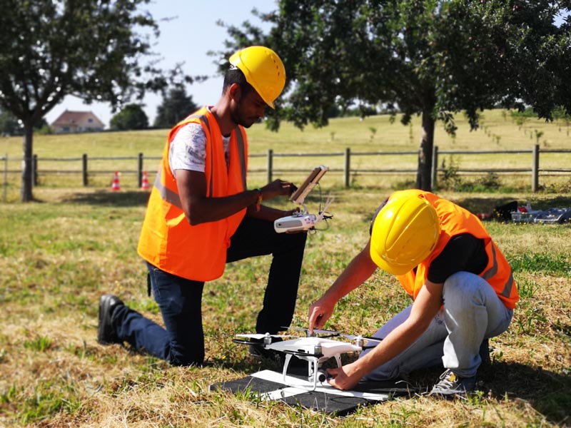 Show de drones : le ciel devient votre toile Observateurs Aide