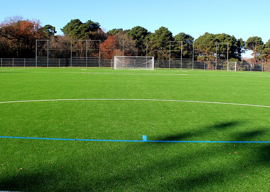 Terrain de foot en été